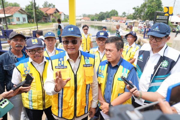 dukung-peningkatan-produksi-beras-di-jawa-barat-menteri-dody-tinjau-rehabilitasi-saluran-induk-tarum-utara-di-jatiluhur-WhatsApp Image 2025-01-04 at 17.12.56